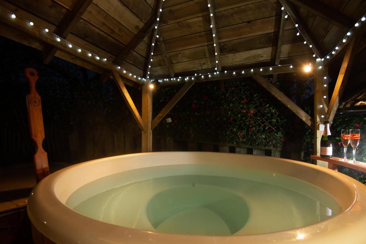 East Cottage * Wood Burning Hot Tub * Garden St Andrews Buitenkant foto