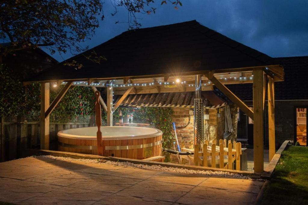 East Cottage * Wood Burning Hot Tub * Garden St Andrews Buitenkant foto